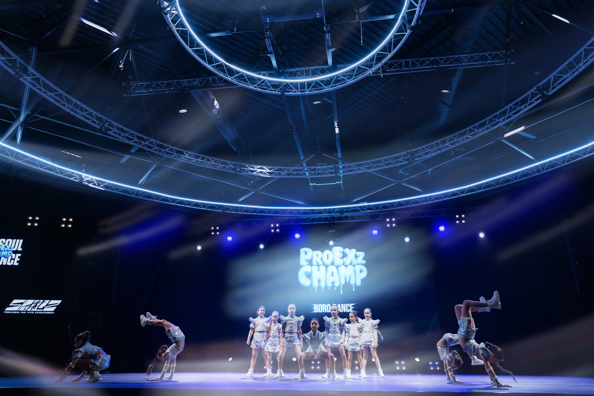 Танцевальное выступление на PRO_E_XZ 12