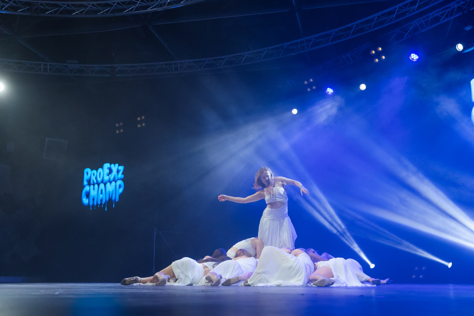 Танцевальное выступление на PRO_E_XZ 16