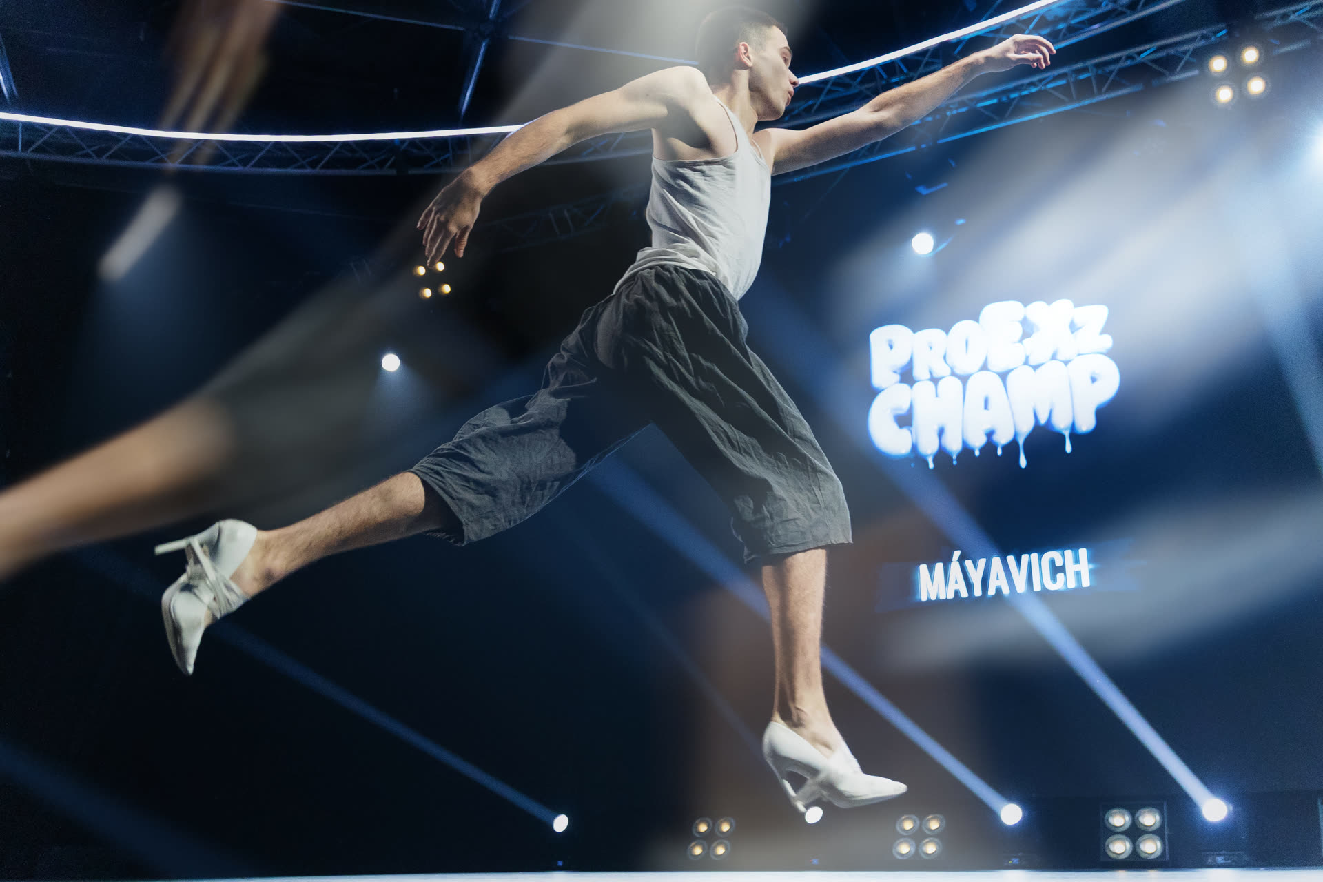 Танцевальное выступление на PRO_E_XZ 4