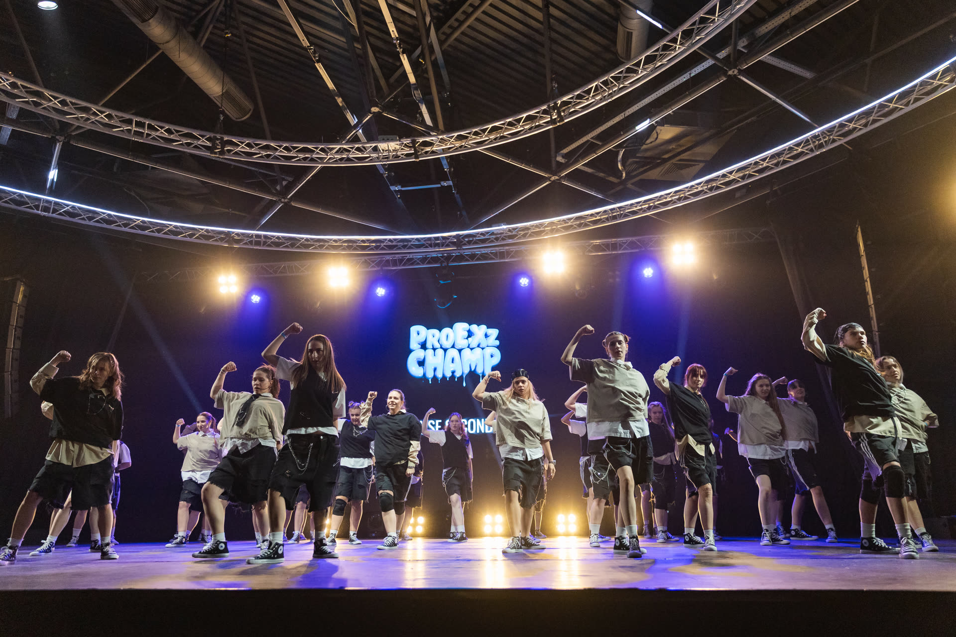 Танцевальное выступление на PRO_E_XZ 49