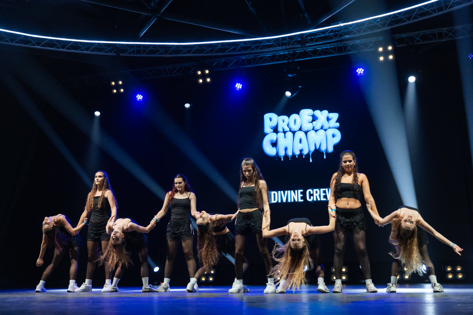 Танцевальное выступление на PRO_E_XZ 50