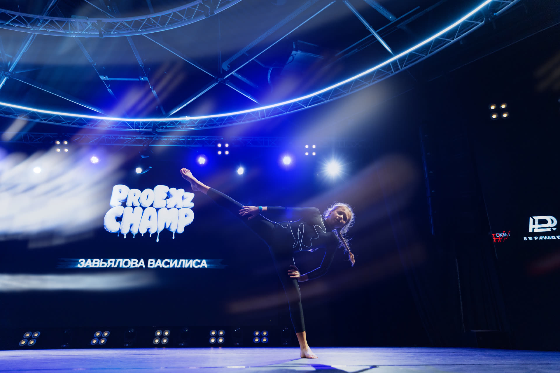 Танцевальное выступление на PRO_E_XZ 52