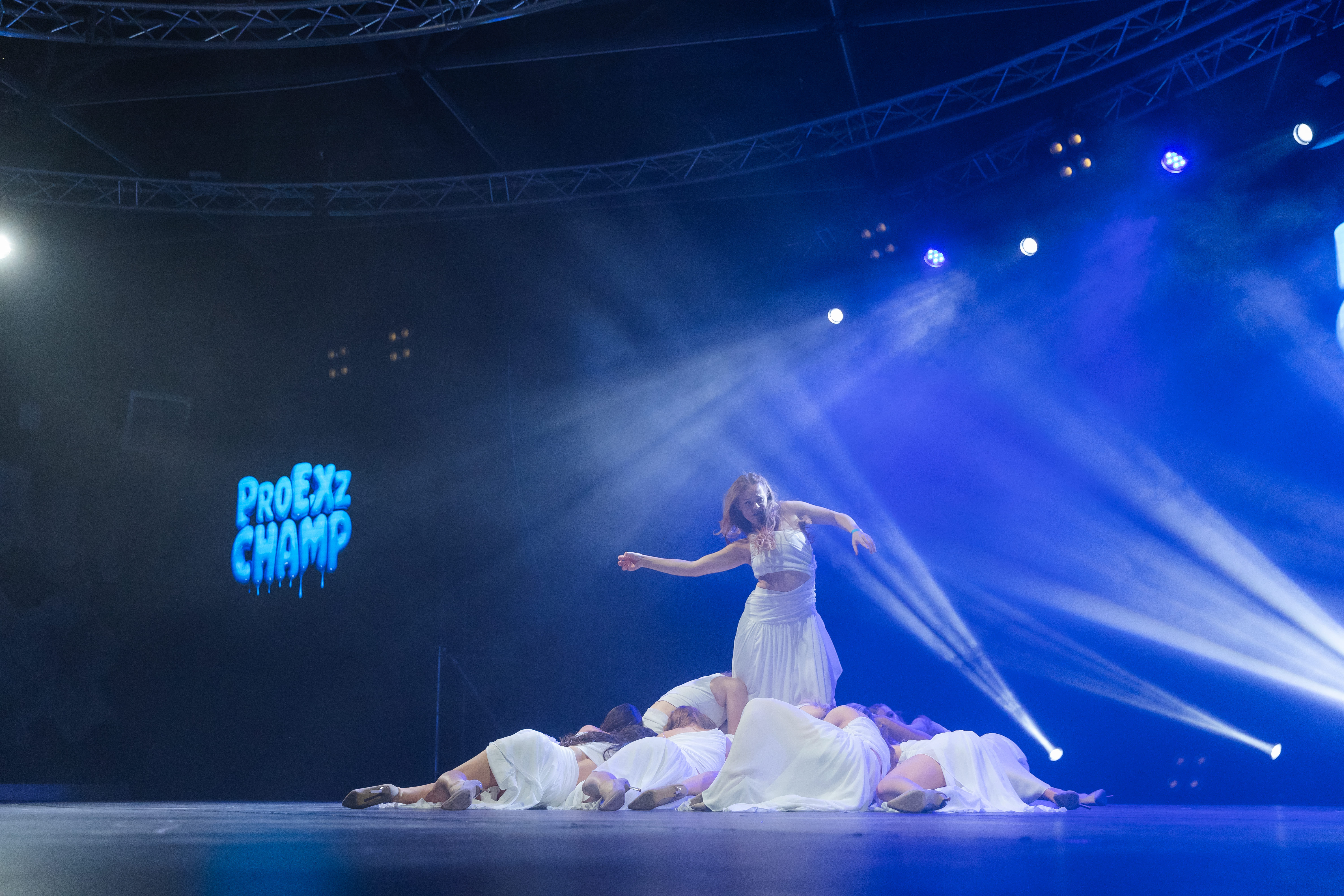 Танцевальное выступление на PRO_E_XZ 16