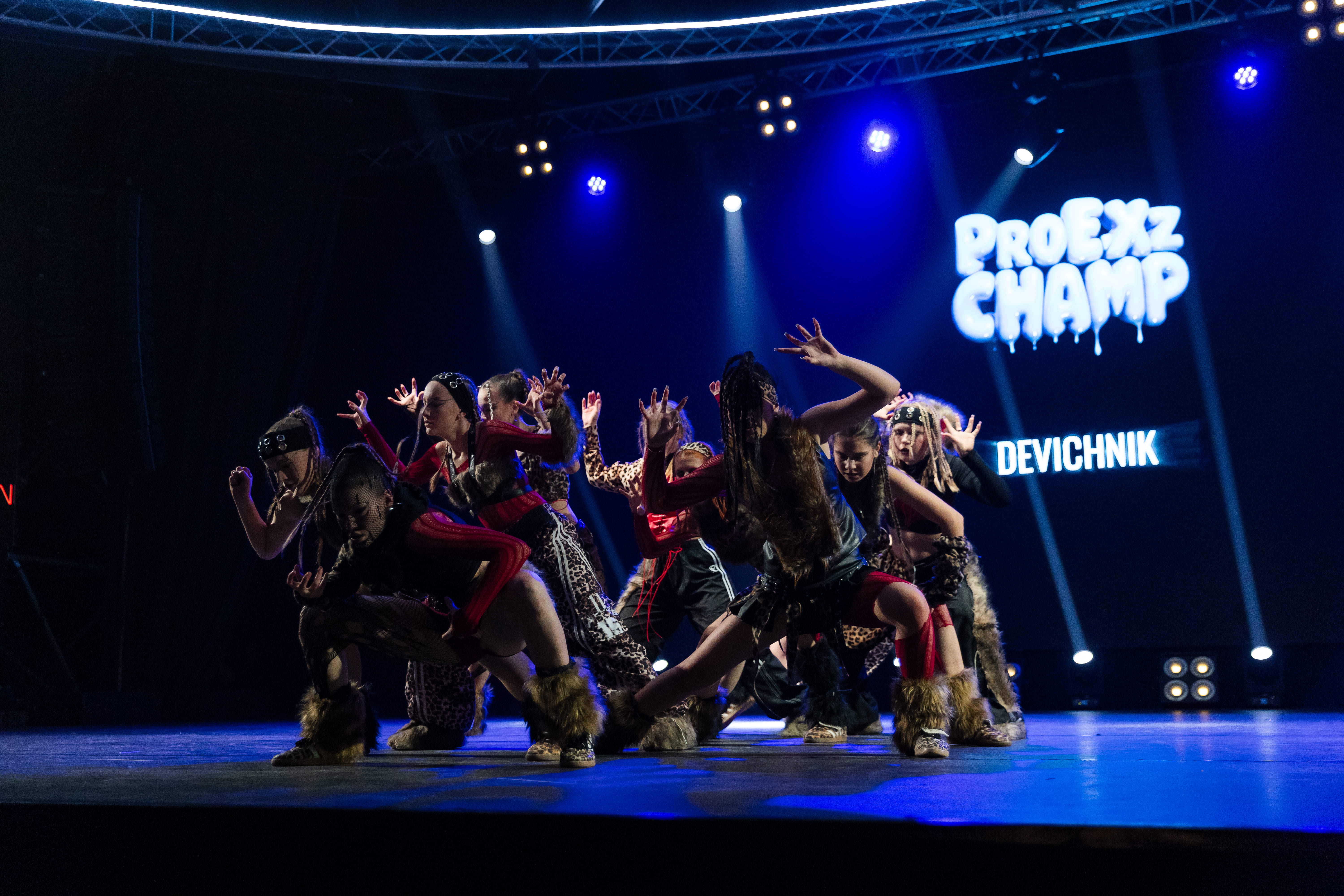 Танцевальное выступление на PRO_E_XZ 43