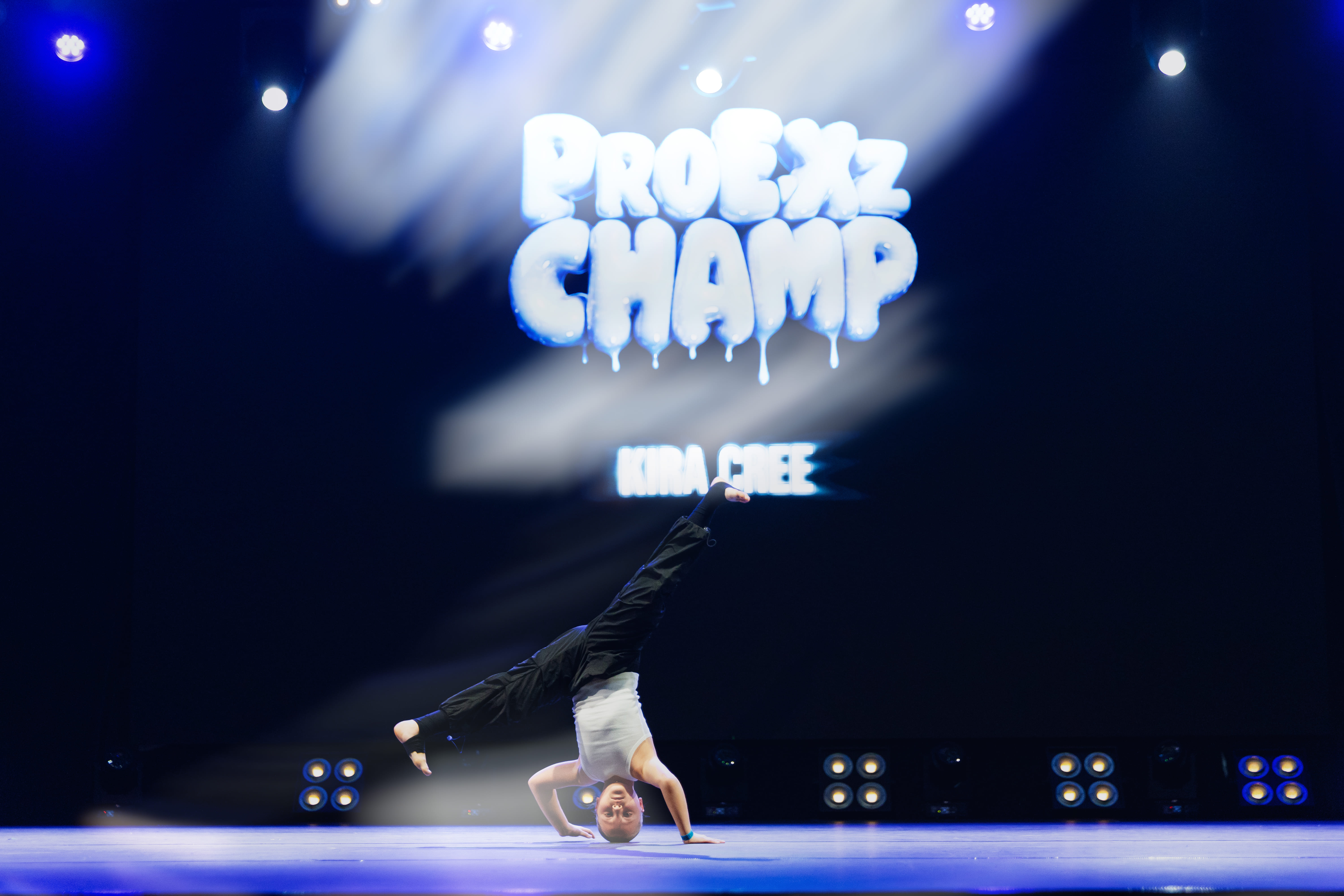 Танцевальное выступление на PRO_E_XZ 48